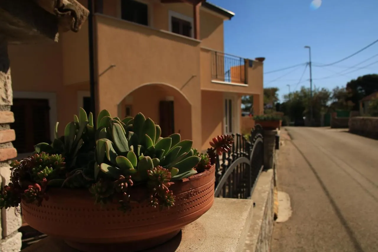 Apartments With A Parking Space Punta Kriza, Cres - 18644 Nerezine
