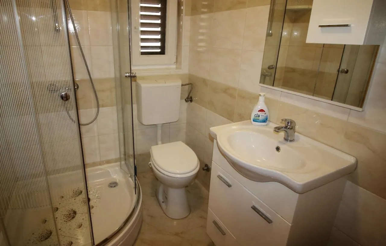 Apartments With A Parking Space Punta Kriza, Cres - 18644 Nerezine